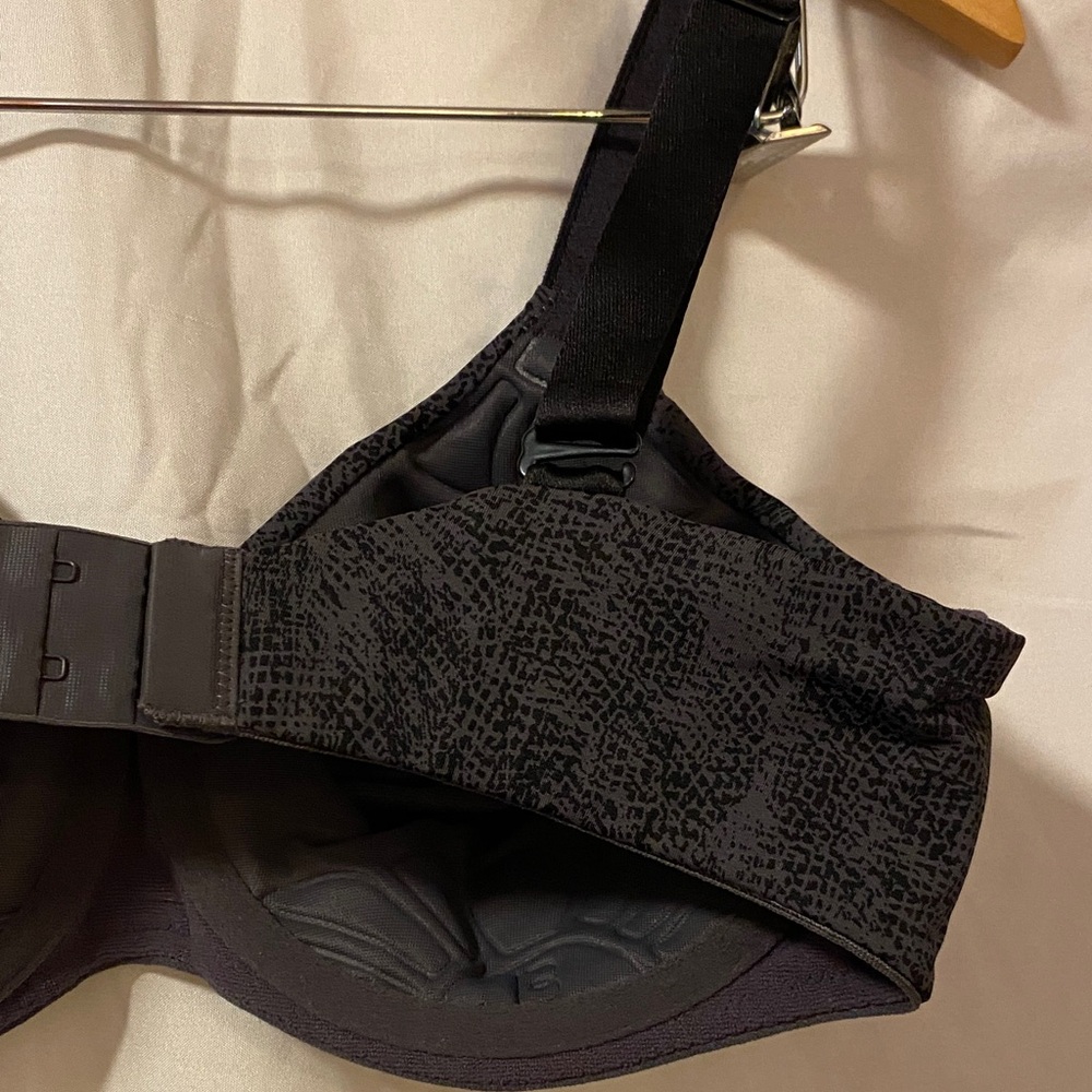 Berlei Textured Black Bra - Picture 5 of 10